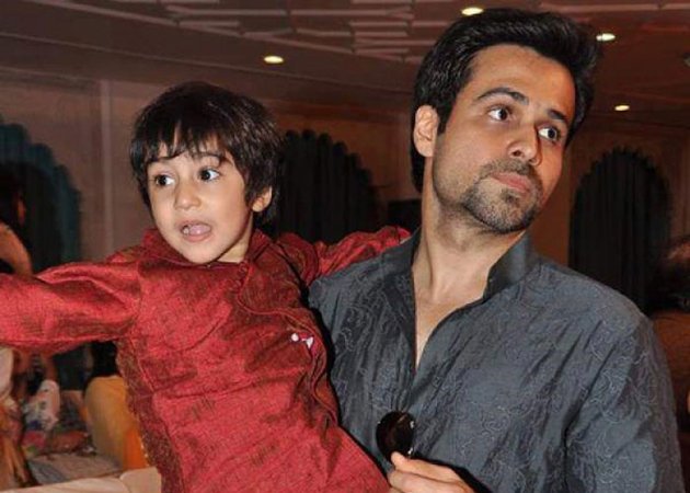 Twinkle Khanna, Emraan hashmi, Sonali Bendre, Twinkle Khanna mrs funnybones, twinkle mrs funnbones, Emraan sonali, Emraan hashmi book, Sonali Bendre book, a piece of my heart, Mrs funnybones, Spring Festival 2016, Twinkle khanna pics, Emraan hashmi pics, Sonali bendre pics" />