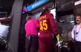 Chris Gayle, Ian Gould, West Indies, West Indies Vs Sri Lanka, ICC WT20, ICC World Twenty20, cricket news, umpire bars gayle, chris gayle video, क्रिस गेल, इयान गुल्‍ड, वेस्‍ट इंडीज श्रीलंका, वर्ल्‍ड टी20, अंपायर ने गेल को रोका, क्रिकेट न्‍यूज हिंदी, टी20 वर्ल्‍ड कप न्‍यूज हिंदी