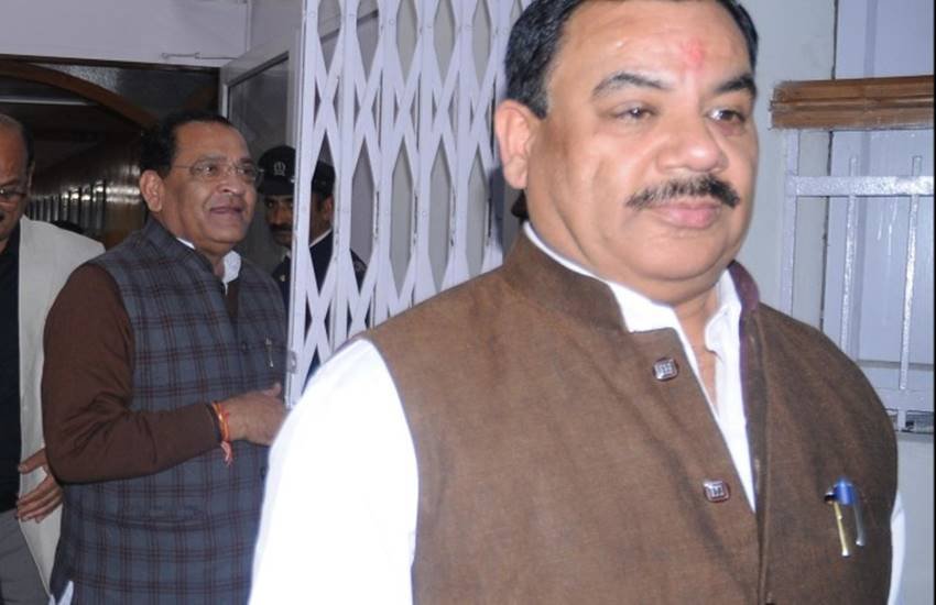 कांग्रेस के बागी विधायकों का नेतृत्व कर रहे बर्खास्त मंत्री हरक सिंह रावत  कांग्रेस के बागी विधायकों का नेतृत्व कर रहे बर्खास्त मंत्री हरक सिंह रावत