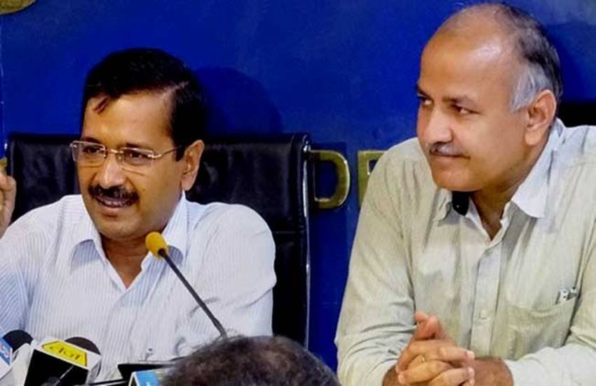दिल्ली के मुख्यमंत्री अरविंद केजरीवाल के साथ मनीष सिसोदिया