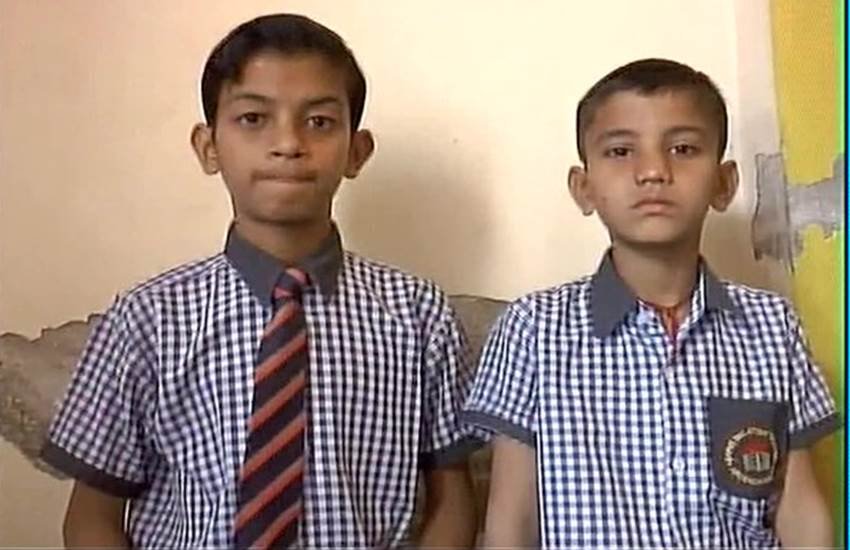 kanpur brothers letter, kanpur brothers letter to PM, brother letter to PM modi, Two Kanpur brothers write to PM Modi, PM Narendra Modi, PM Modi office, PMO, health treatment, treatment fund, lucknow news, kanpur news, sushant mishra, tanmay mishra, saroj mishra, दो भाइयों ने पीएम को लिखा खत, पिता के इलाज के लिए पीएम को खत, कानपुर के भाइयों का पीएम को पत्रए पीएम मोदी, सुशांत मिश्रा, तन्‍मय मिश्रा, सरोज मिश्रा