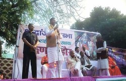 VHP नेता की हत्‍या: 45 लाख मुआवजा देगी यूपी सरकार, केंद्रीय मंत्री पर भड़काऊ भाषण देने का केस भी हटाया