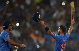 Virat Kohli bat, MS Dhoni, kohli dhoni bat, MRF, spartan bat, dhoni earning, kohli earning, MS dhoni endorsements, virat kohli endorsement Chris Gayle, AB de Villiers, bat sticker price, विराट कोहली, एमएस धोनी, धोनी की कमाई, कोहली की कमाई, कोहली विज्ञापन, कोहली बल्‍ला