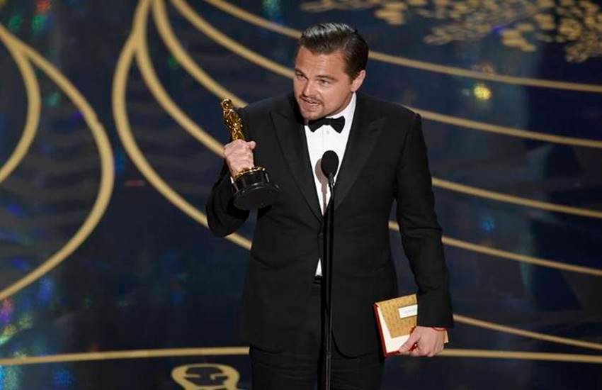 Leonardo DiCaprio, best actor, oscar trophy, oscars, oscars 2016, winners of oscars 2016, oscars, oscars 2016, 88 academy awards, leonardo dicaprio, matt damon, oscars 2016 awards, winners of oscars 2016, winners oscars 2016, academy awards, leonardo dicaprio, the revenant, spotlight,
