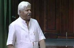 विवाद सुलझाने गए कांग्रेसी नेता पर लगा दुर्व्यवहार का आरोप