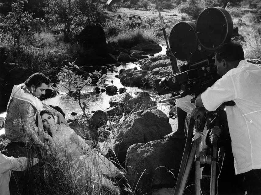 meena kumari, tragedy queen meena kumari, meena kumari life, meena kumari photos, meena kumar biography, meena kumari interesting facts, meena kumari life, kamal amrohi, entertainment news