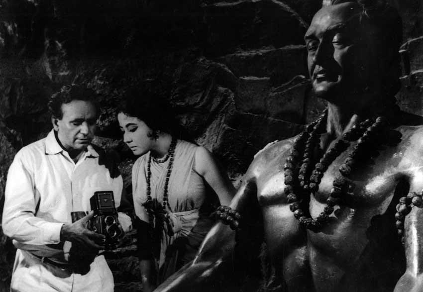 meena kumari, tragedy queen meena kumari, meena kumari life, meena kumari photos, meena kumar biography, meena kumari interesting facts, meena kumari life, kamal amrohi, entertainment news