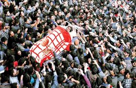 Jammu and Kashmir, Dawood Sheikh, Dawood Sheikh funeral, kashmir militant funeral, kashmir militancy, kashmir army, kashmir news, crowd in militants funeral, hizbul militants, jammu kashmir police, जम्‍मू कश्‍मीर, आतंकियों के जनाजे में भीड़, कश्‍मीर आतंकी मुठभेड़
