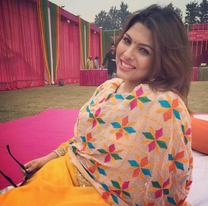 दिल्‍ली के डिफेंस कॉलोनी में सुसाइड करने वाली मॉडल प्रियंका कपूर ने 6 जनवरी 2016 को दिल्ली के बिजनेसमैन नितिन चावला से लव मैरिज की थी। प्रियंका के शव के पास से पुलिस को एक सुसाइड नोट में मिला है।