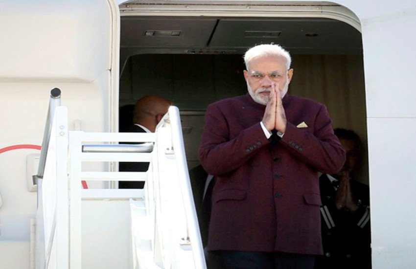 Pm Modi, Pm Modi hair style, Pm Modi looks, Pm Modi olds photos, Pm narednra modi, modi in parliament, modi in loksabha,प्रधानमंत्री नरेंद्र मोदी प्रधानमंत्री नरेंद्र मोदी, पीएम मोदी, मोदी स्टाइल, मोदी लुक