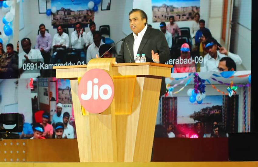 reliance Jio, reliance jio launch, jio 4G, reliance jio Tariff, reliance jio 4G Plans, reliance jio SIM, reliance jio 4G net reliance LYF, 4G india, mukesh ambani, reliance digital store, reliance telecom, internet india, जियो 4जी लॉन्‍च, रिलायंस जियो, मुकेश अंबानी, लाइफ हैंडसेट