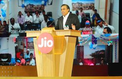 जियो 4जी लॉन्‍च की तैयारी में रिलायंस, 200 रुपये की सिम में मिलेगा फ्री नेट डाटा और कॉलिंग