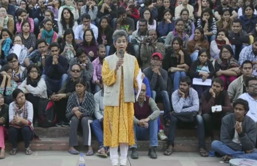 JNU, JNU row, nivedita menon, kashmir, nivedita memon kashmir, JNU professor nivedita menon, Who is Nivedita Menon, india illegally occupied kashmir, जेएनयू, निवेदिता मेनन, कश्‍मीर, कश्‍मीर पर भारत का अवैध कब्‍जा