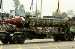 कर्ज बढ़े तो बढ़े पर जारी रहेगा पाक का परमाणु कार्यक्रम