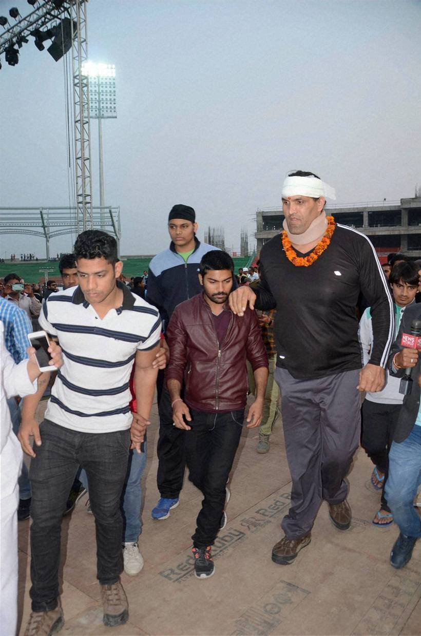 Khali, khali fight, khali news, khali fight video, khali fight images, khali fight photos, khali height, khali wife, the great khali, the great khali returns, the great khali fight, Wrestler Khali, Khali India, India Khali, Khali injury, Khali injured, sports, wrestling news, wrestling