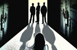 झारखंड: चलती ट्रेन में महिला को अगवा कर किया गैंगरेप, तीन गिरफ्तार