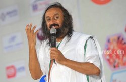 ‘जिया धड़क-धड़क जाए’ पर थिरकते श्री श्री रविशंकर का चार साल पुराना Video हो रहा वायरल, उड़ रहा मजाक