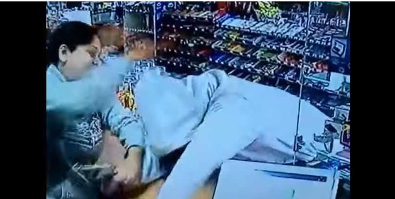 Indian origin, store clerk, United States, hammer, Indian origin Fight, US Store Clerk, Indian Women Hammer