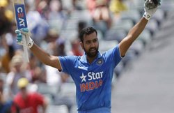 वनडे के टॉप 5 बल्‍लेबाजों में शामिल हुए रोहित शर्मा, सीरीज में बनाए थे 296 रन