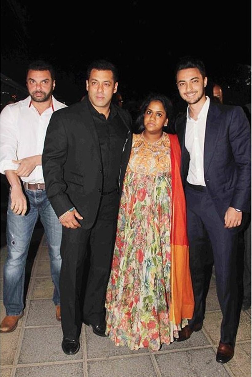 Salman Khan, Sanjay Dutt, Kresha Bajaj's wedding reception, Salman Khan and Sanjay dutt friednship, ranbeer kapoor, shahrukh khan, sanjay dutt jail, entertainment, entertainment news, entertainment hindi news