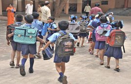 Lady Teacher, Beat the Child, Moved to School, School Lady Teacher, Take Off Student Clothes, Beat the Child Fiercely, Teacher Beat Child, Lady Teacher Beat Child Fiercely, Take Off Clothes and Moved to School, UP News, Jansatta