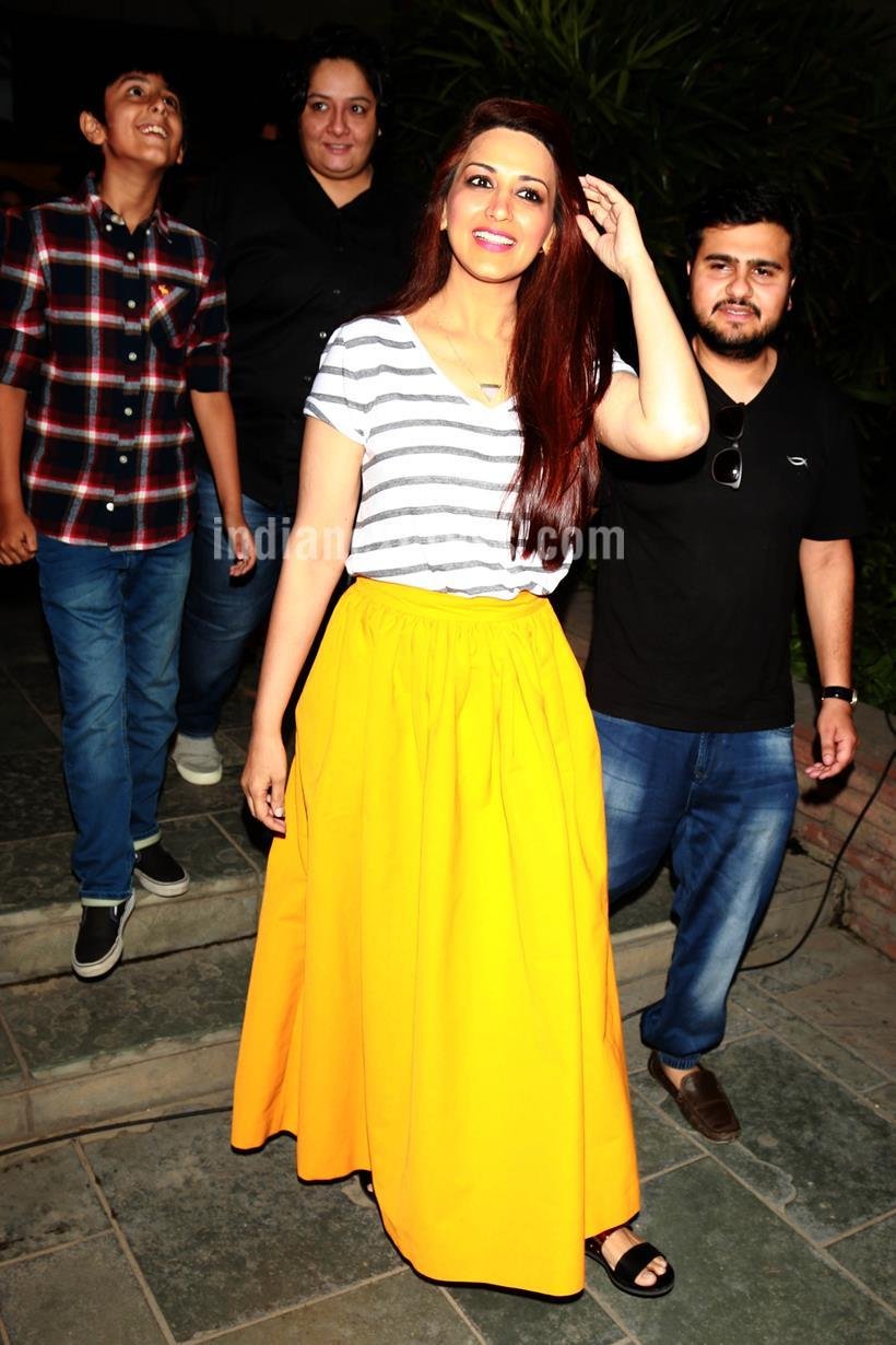 Twinkle Khanna, Emraan hashmi, Sonali Bendre, Twinkle Khanna mrs funnybones, twinkle mrs funnbones, Emraan sonali, Emraan hashmi book, Sonali Bendre book, a piece of my heart, Mrs funnybones, Spring Festival 2016, Twinkle khanna pics, Emraan hashmi pics, Sonali bendre pics" />