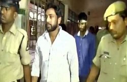 आंध्र प्रदेश: लड़की को कार में खींचने के आरोप में मिनिस्टर का बेटा गिरफ्तार