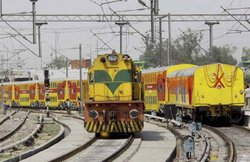 पिछले साल ट्रेनों में खानपान संबंधित 4969 शिकायतें दर्ज