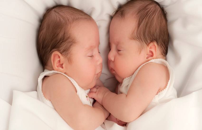 Pregnant With Twins, twin pregnancy development in hindi, twin pregnancy complications, how to have twins, how to have twins, how to have twins naturally boy and girl, types of twins, twins pregnancy, expecting twins, twin pregnancy care, pregnancy care tips in hindi, pregnancy, lifestyle news in hindi, jansatta Pregnant With Twins, twin pregnancy development in hindi, twin pregnancy complications, how to have twins, how to have twins, how to have twins naturally boy and girl, types of twins, twins pregnancy, expecting twins, twin pregnancy care, pregnancy care tips in hindi, pregnancy, lifestyle news in hindi, jansatta