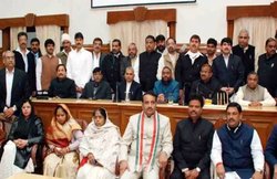 विधान परिषद के नए सदस्यों को दिलाई शपथ