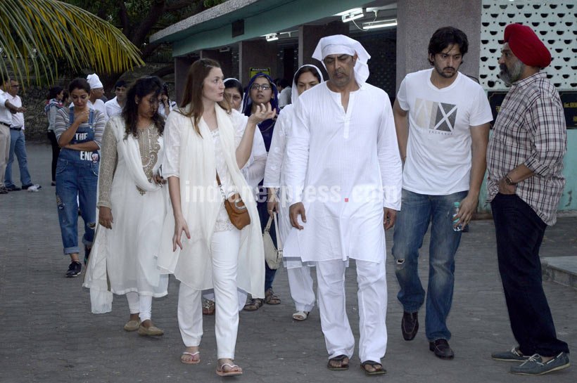 Dara Singh wife cremation, Tabu, Farah, Farah Vindu Dara Singh, Vindu Dara Singh
