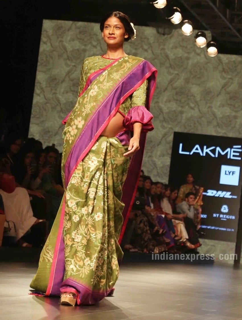 carol gracias, carol gracias baby bump, carol gracias baby bump on ramp, lfw 2016, lfw summer resort 2016, carol gracias flaunts baby bump