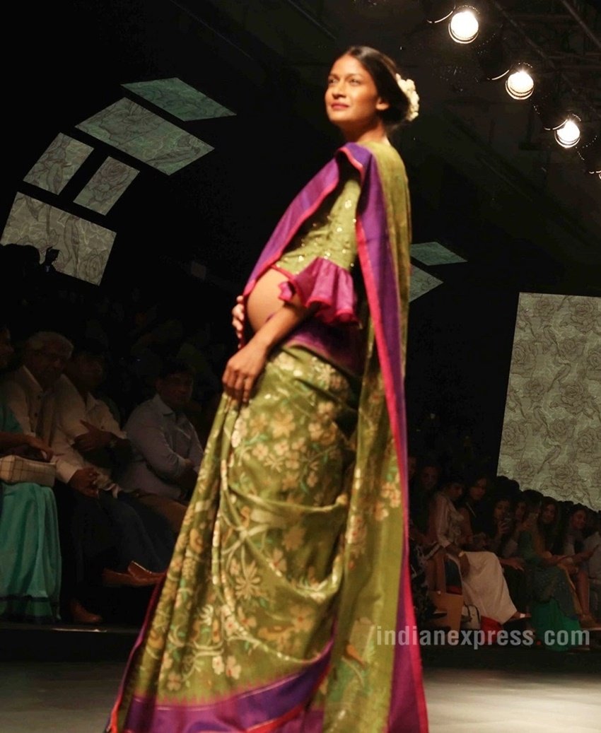 carol gracias, carol gracias baby bump, carol gracias baby bump on ramp, lfw 2016, lfw summer resort 2016, carol gracias flaunts baby bump