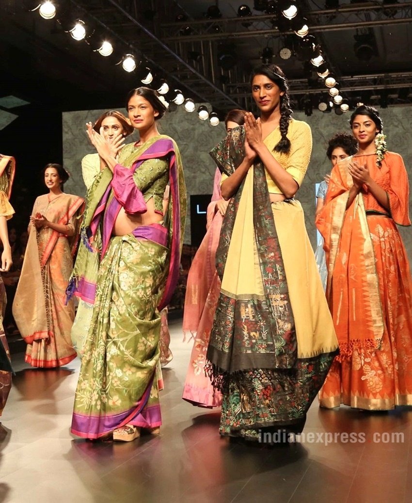 carol gracias, carol gracias baby bump, carol gracias baby bump on ramp, lfw 2016, lfw summer resort 2016, carol gracias flaunts baby bump