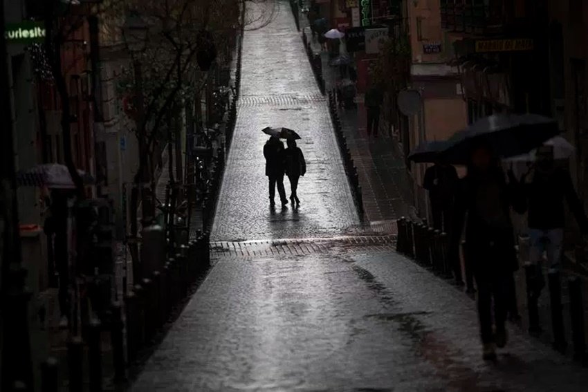 top photos of the 2016, photo of the year 2016, international photos, wolrd photos, Saudi security forces, military exercise, west of Riyadh, Saudi Arabia, barack obama daughter malia, barack obama malia pics, heavy rains in peshawar, floods in peshawar, top frames, top photos, photos of the year, top frames of the 2016, Villarrica Volcano, white-tailed eagle, Khrapkov, "Photos Of The Year, Vladimir Putin workout, Mark Zuckerberg daughter, Barack Obama selfie, photo gallery of the year, picture of Jayalalithaa, Brazil President, Dilma Rousseff, German Chancellor, Angela Merkel, US President, Barack Obama, Charlie Hebdo shootings, Rohingya Bangladeshi migrants, Palestinian protester, nepal Earthquake, 100 lashes, Hungarian police, Syrian refugee, French President, Francois Hollande 2015 की तस्‍वीरें, बेहतरीन तस्‍वीरें