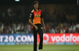 ashish nehra, ipl 2016, ipl, Ashish Nehra suffers groin injury, Ashish Nehra injury, ashish nehra out for two games, rcb vs srh, rcb vs srh 2016, srh vs rcb, bangalore vs hyderabad, ashish nehra, nehra, david warner, warner, cricket news, ipl news
