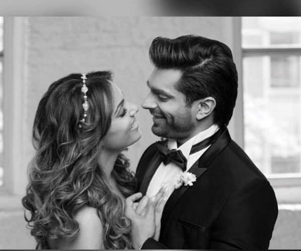 bipasha basu, bipasha, karan singh grover, bipash basu wedding, bipash basu marriage, bipash karan marriage, bipasha basu marriage, bipasha basu marriage pics, bipash basu mehendi, bipasha basu sangeet, karan singh grover sangeet, ksg, karan singh grover wedding, bipasha karan wedding pics