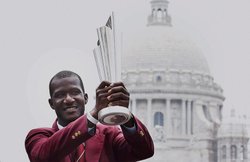 वेस्टइंडीज क्रिकेट बोर्ड ने सैमी को लगाई फटकार, पर बातचीत के लिए भी बुलाया