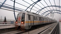 अगले साल से सोलर एनर्जी से दौड़ेगी Delhi Metro