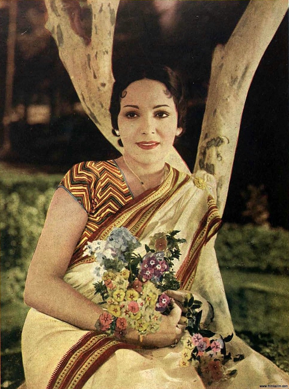 Mother of All Kisses, bollywood forts kisser actress, devika rani kiss, bollywood first kiss. devika rani kiss with himanshi, bollywood gallery