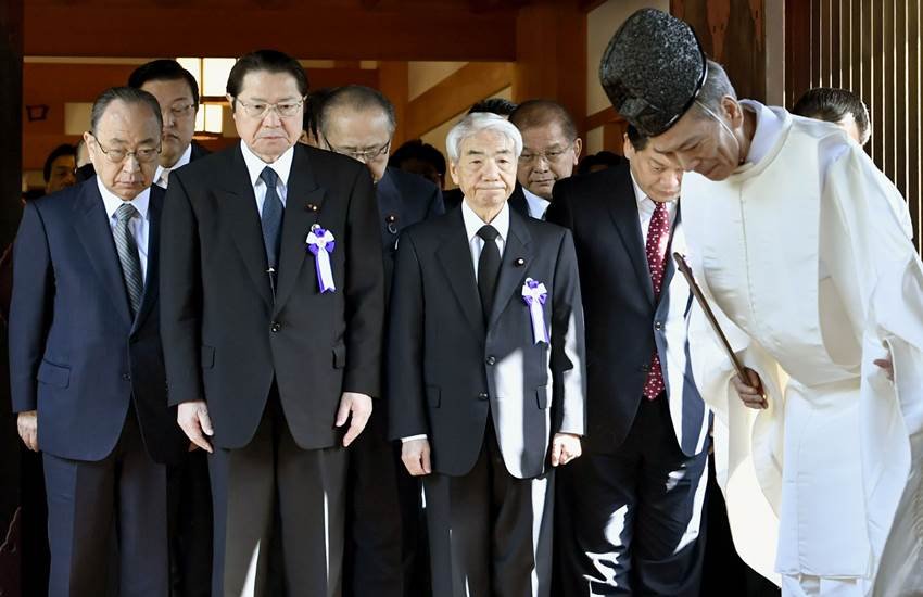 Japanese MP, Tokyo war memorial, Yasukuni Shrine, China, South Korea