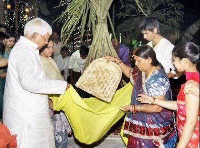 lalu prasad yadav, lalu prasad yadav news in hindi, lalu prasad yadav bihar, RJD Bihar, RJD lalu prasad yadav, lalu prasad yadav Sundarkand Path, Sundarkand Path, Peace in Bihar, lalu yadav Sundarkand Path pics, lalu yada puja pics, lalu yadav news in hindi, RJD, RJD latest news, Arson in bihar