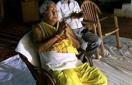 lalu prasad yadav, lalu prasad yadav news in hindi, lalu prasad yadav bihar, RJD Bihar, RJD lalu prasad yadav, lalu prasad yadav Sundarkand Path, Sundarkand Path, Peace in Bihar, lalu yadav Sundarkand Path pics, lalu yada puja pics, lalu yadav news in hindi, RJD, RJD latest news, Arson in bihar