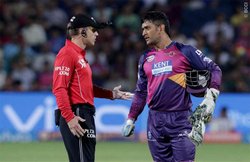 आईपीएल मैचों का स्थान बदलना सूखे का हल नहीं: धोनी