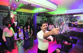 Dance bars, Mumbai dance bars, Maharashtra government, Supreme Court, Court,Maharashtra , SC pulls up Maharashtra Govt, on new dance bar rules,news,
