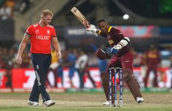 भारी पड़ा सैमुअल्स को आपत्तिजनक भाषा का इस्तेमाल, मैच फीस का 30% जुर्माना लगा