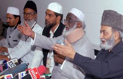 Viral Video: ‘फ्लाइट सेफ्टी’ को वजह बता पायलट ने मुस्लिम फैमिली को विमान से उतारा