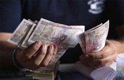 पहली बार वित्‍त मंत्रालय ने नहीं मानी CBT की सिफारिश, PF पर ब्‍याज दर घटाई