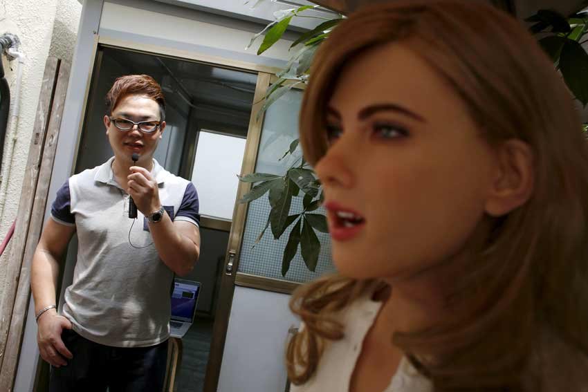 Scarlett Johansson, working replica, ROBOT, Hollywood star, programmed wink, Scarlett Johansson ROBOT, Scarlett Johansson ROBOT photos