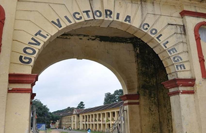 Kerala, Kerala Principal, grave gift, Victoria College, Kerala Grave, Kerala Victoria College, palakkad